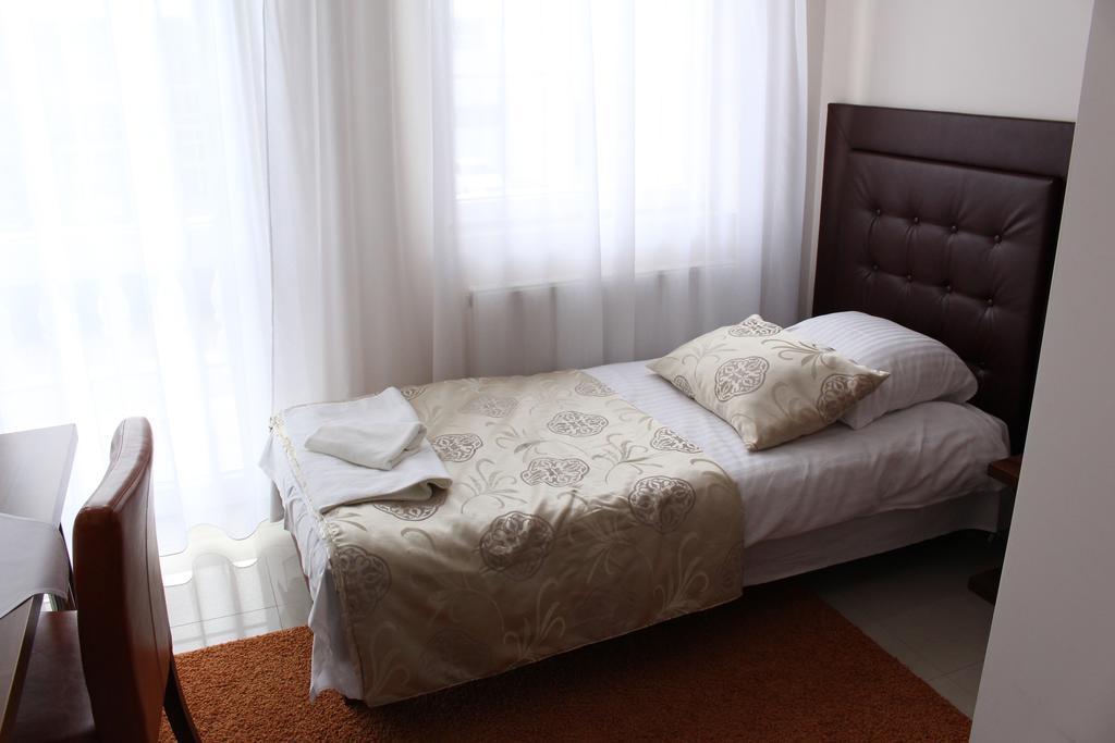 Belweder Aparthotel Porosly Room photo