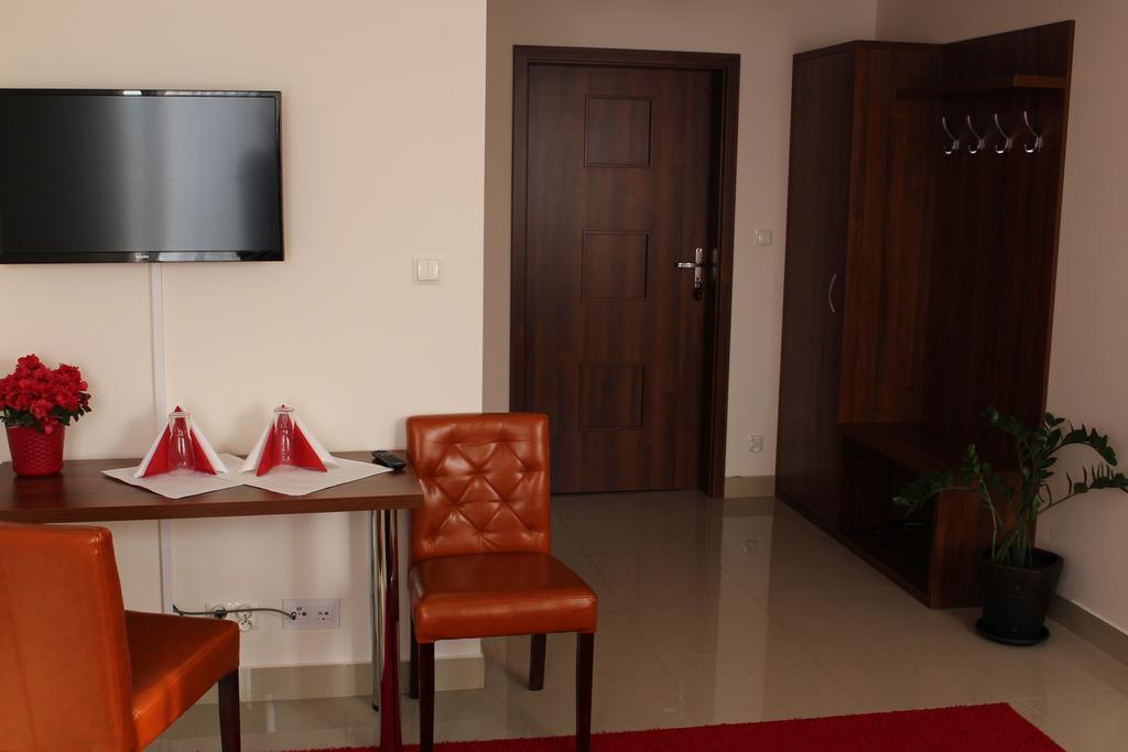 Belweder Aparthotel Porosly Room photo